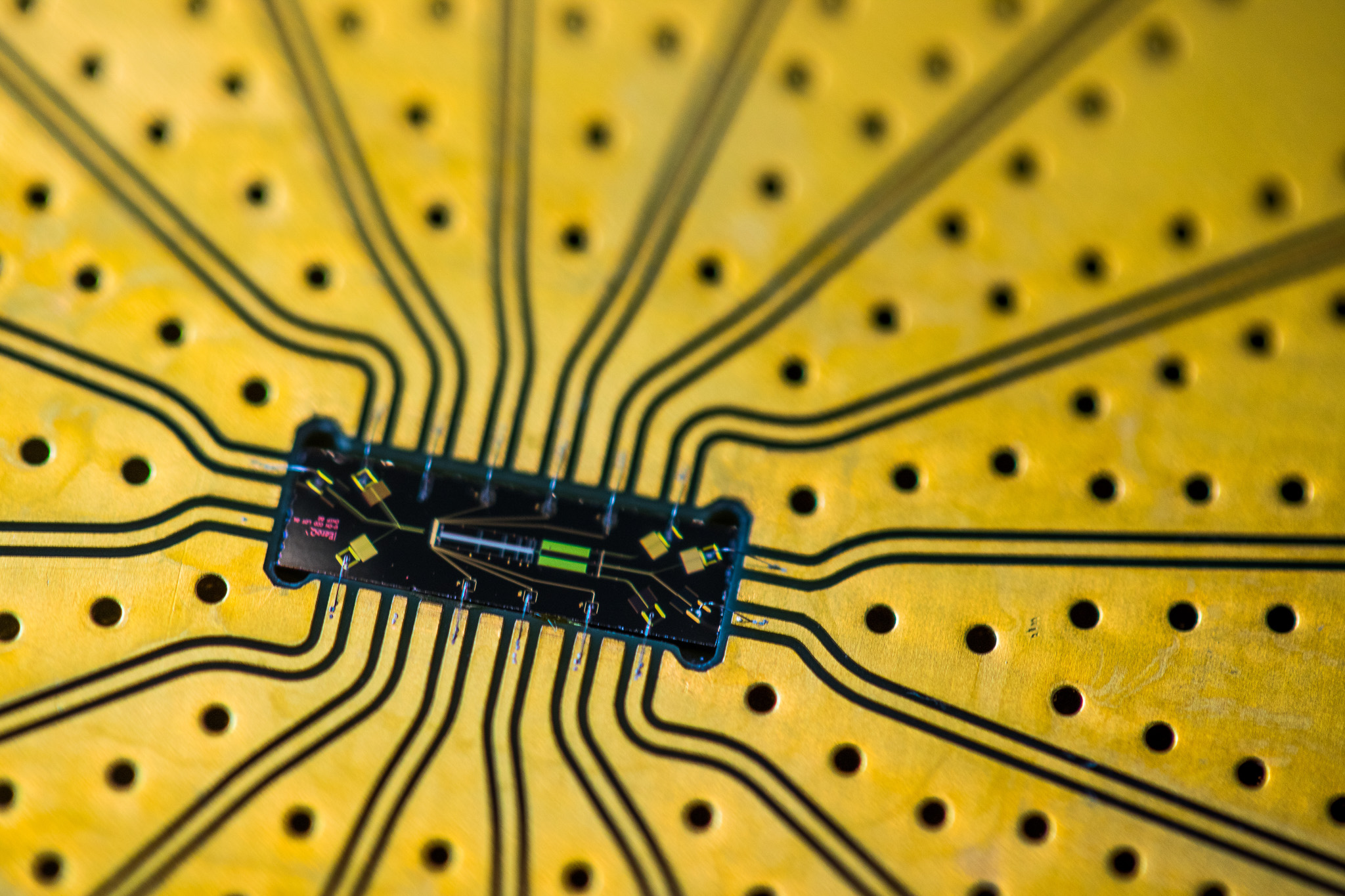 EeroQ quantum chip closeup